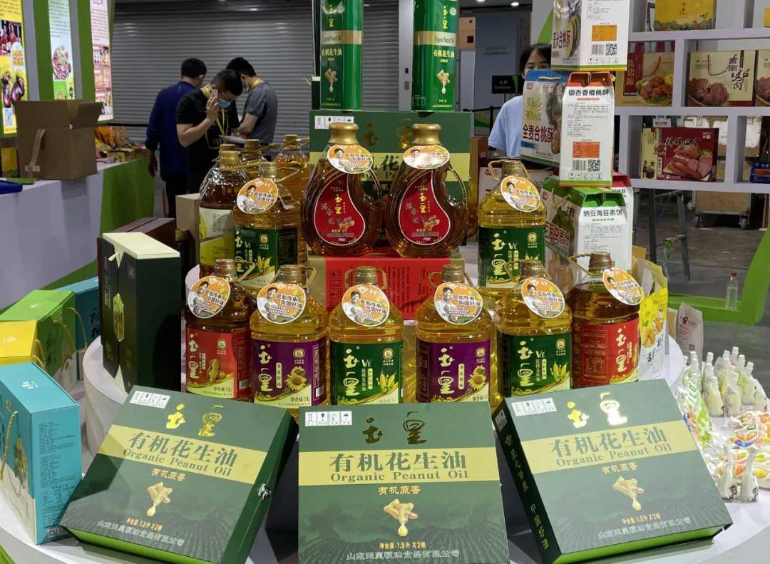 推進(jìn)品牌建設(shè) 加強(qiáng)產(chǎn)銷(xiāo)對(duì)接 | 玉皇糧油參加第五屆上海國(guó)際農(nóng)產(chǎn)品博覽會(huì)